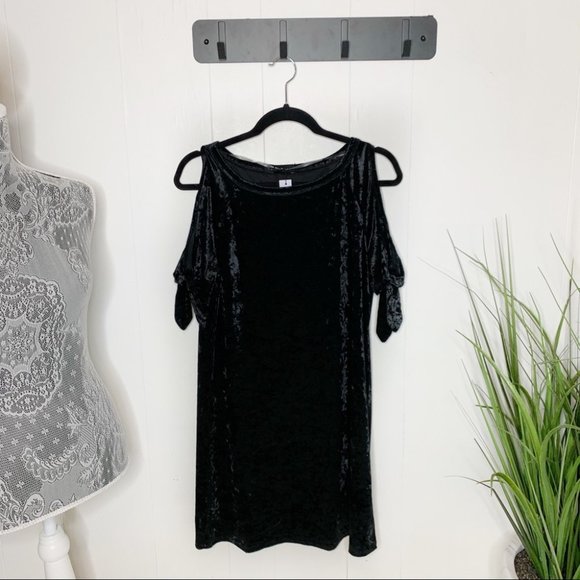 NWT Sanctuary Cold Shoulder Tie Velvet Dress Black Small - Picture 1 of 6